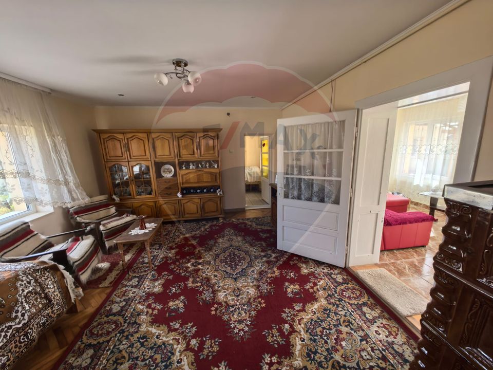 Casă spațioasă cu garaje în Seini | De Vanzare |