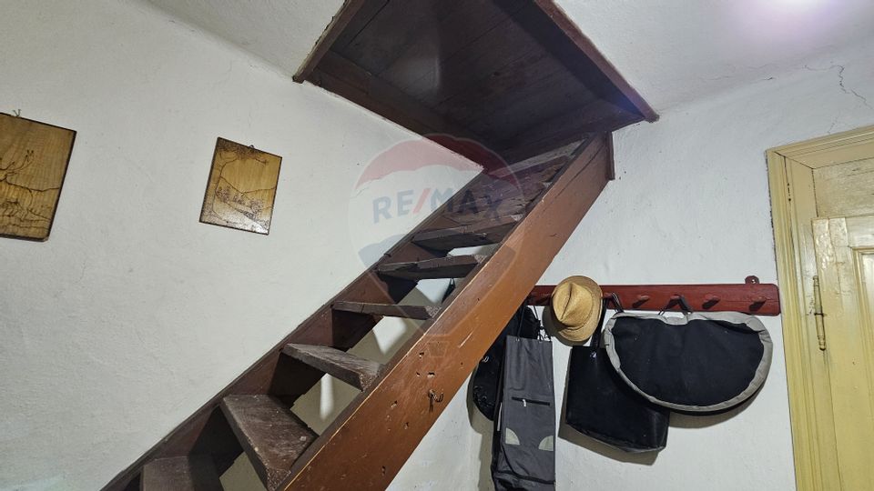 Casă / Vilă cu 3 camere de vânzare-Cacica-Suceava