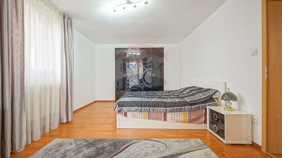 Vilă cu Teren Generos - Tractorul, Potrivită pentru Locuit sau Afacere