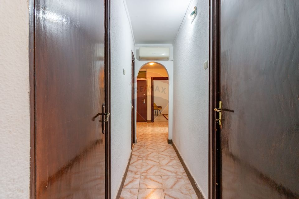 Apartament cu 3 camere de vânzare în zona Sebastian