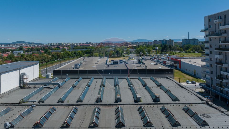 Spațiu comercial de 2,491mp de vânzare în zona Bartolomeu