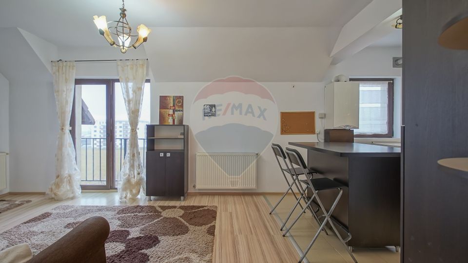 Apartament 3 camere pe două niveluri, cu parcare, Cartierul Toamnei