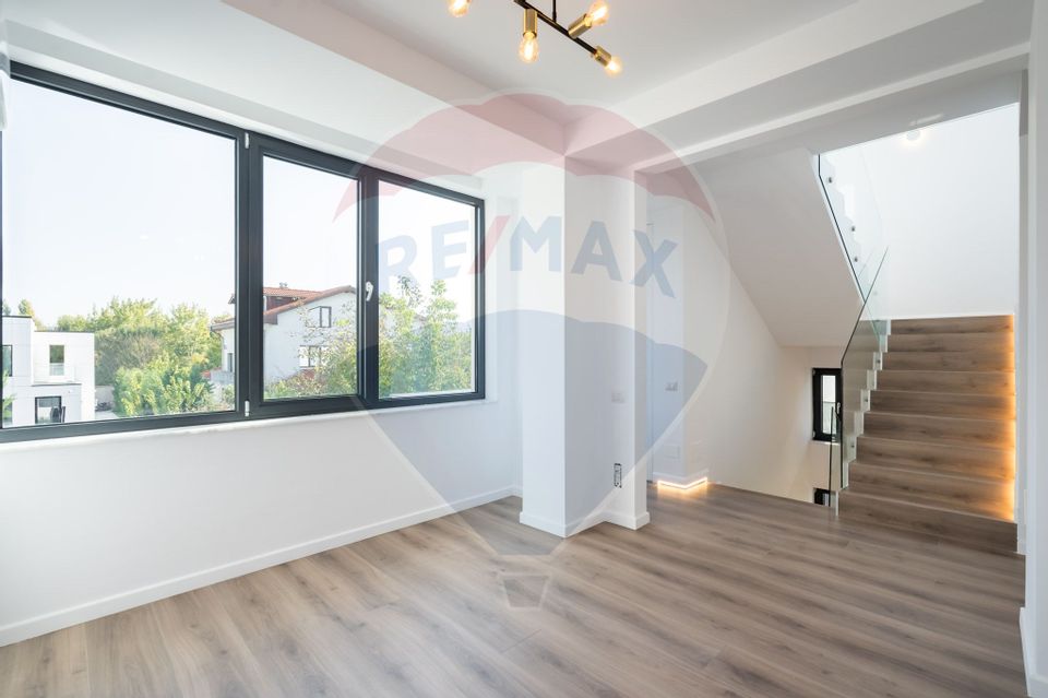 Vilă/Duplex mobilata lux cu 5 camere de inchiriat în zona Pipera