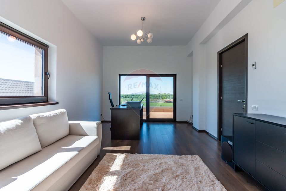 Vanzare Vila Individuala mare | 7 camere, 2 terase | P+1+2R | Curte