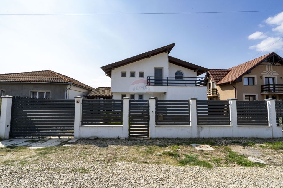 6 room House / Villa for sale