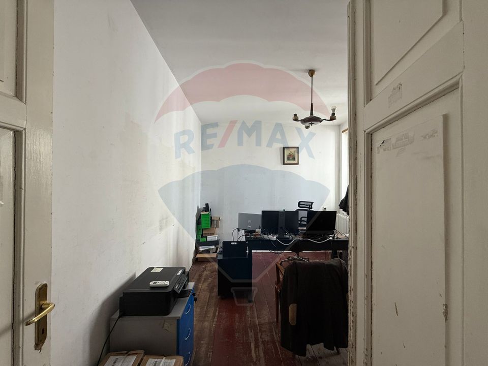 DE ÎNCHIRIAT: Casă/Vilă spațioasă  8 camere  Zona Gara de Nord