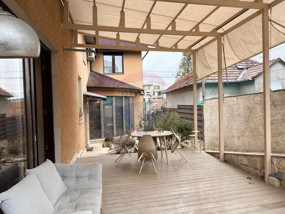 Casă / Vilă cu 4 camere de închiriat în zona Gruia