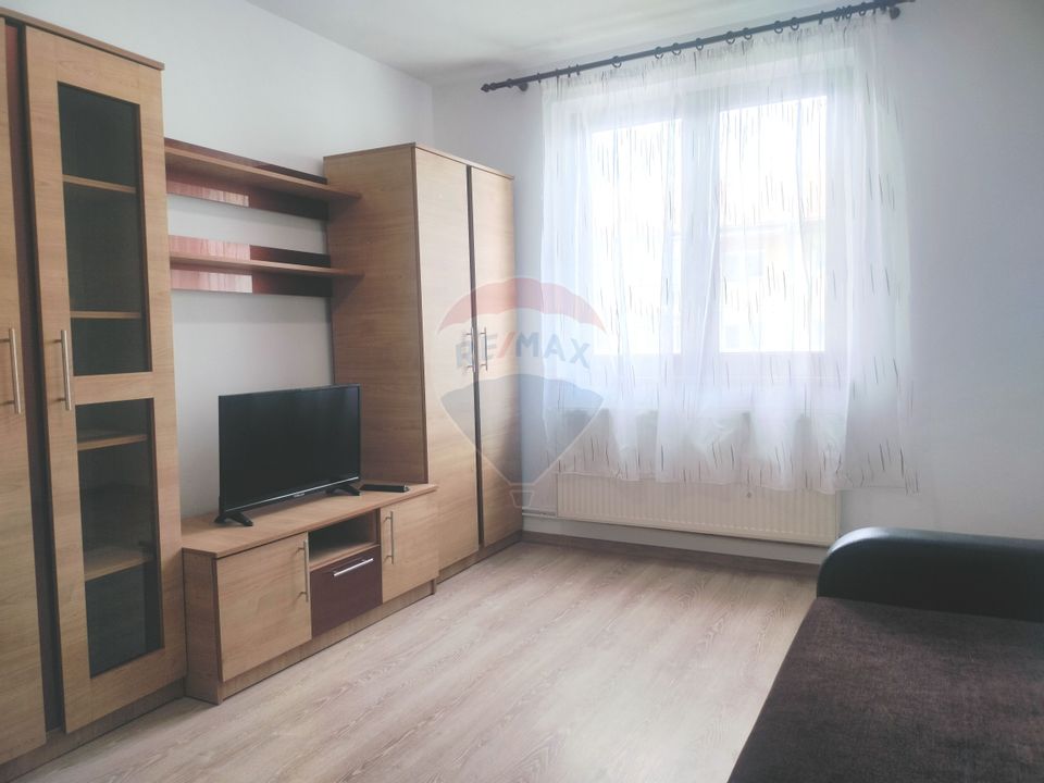 Apartament cu trei camere în zona Vitrometan- de inchiriat