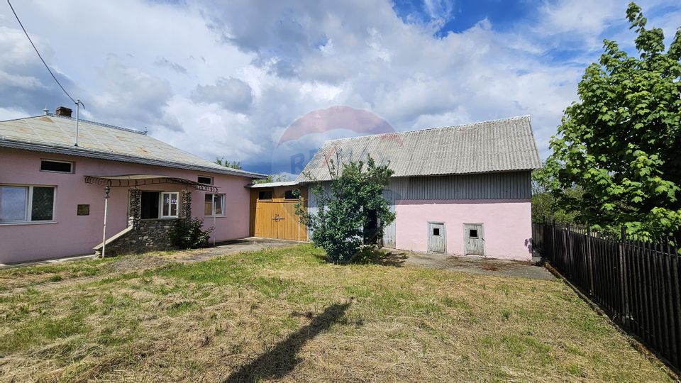 Casă  cu 3 camere, teren intravilan de 1300mp în Ipotești Tișăuți, SV