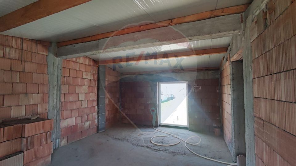 Casă cu mansarda de vanzare Osorhei, 8 km de Oradea