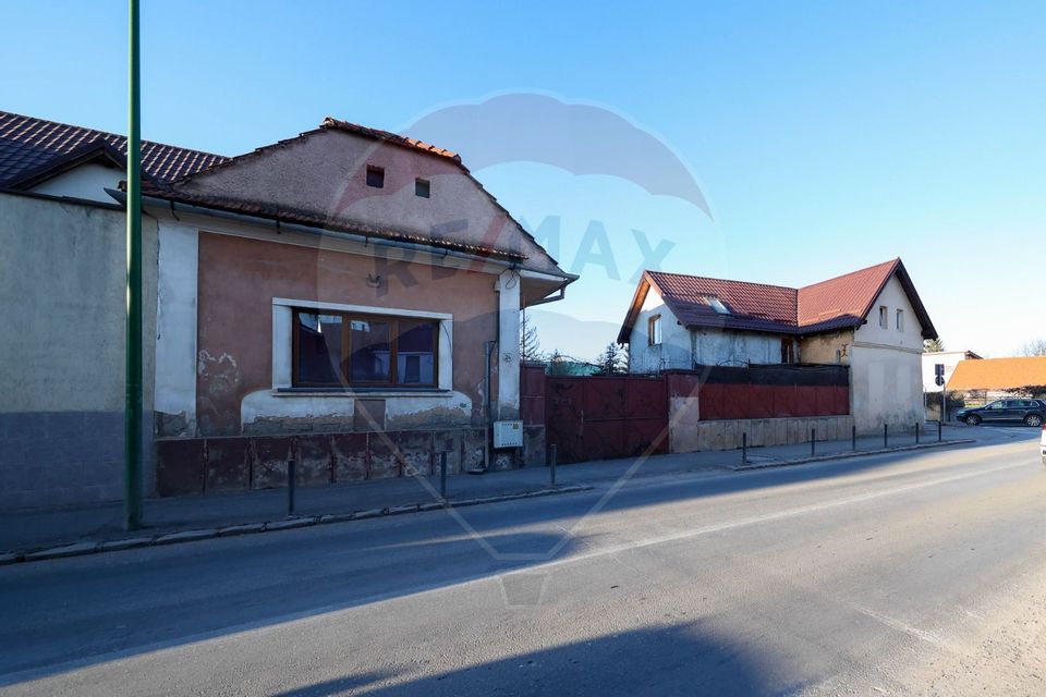 2 case cu curte proprie - locație centrala