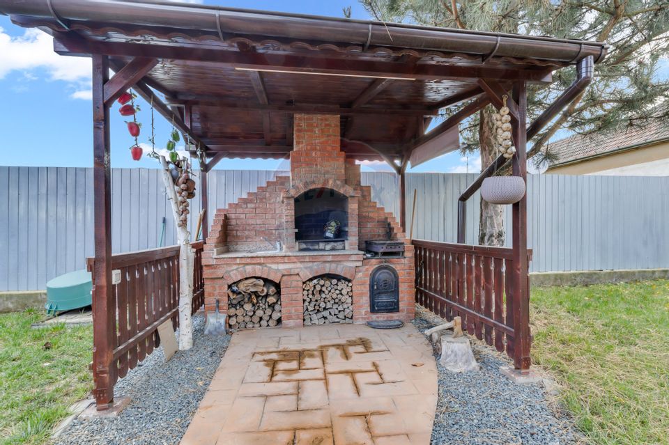 Casă noua pe colt si teren 1079 mp de vanzare in Macea,Arad