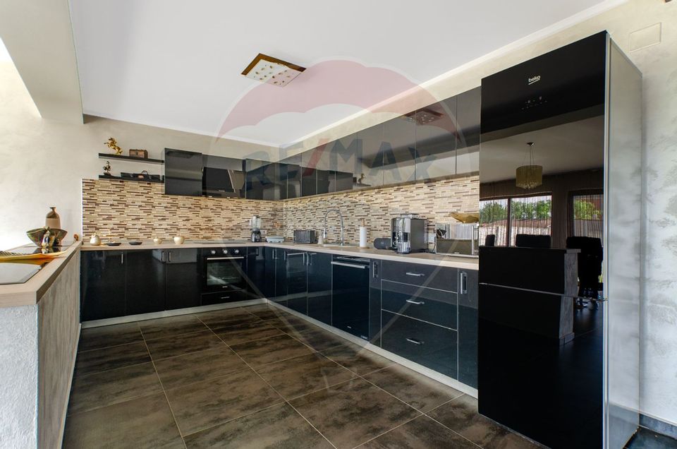 De vânzare casă modernă cu 5 camere în Dumbraviţa