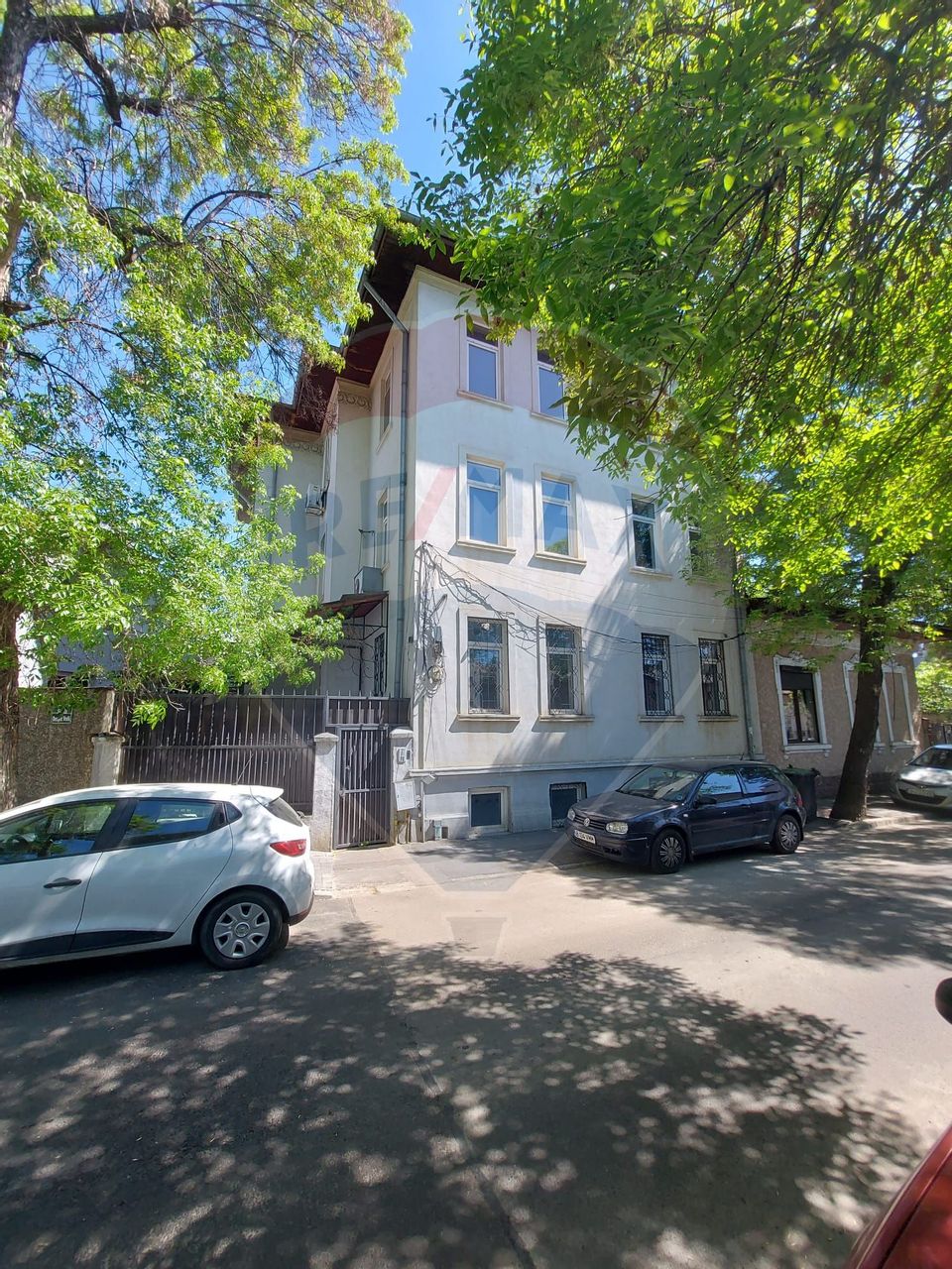 Vila S+P+2+M, 15 camere, ideala pentru investitie - Ștefan cel Mare