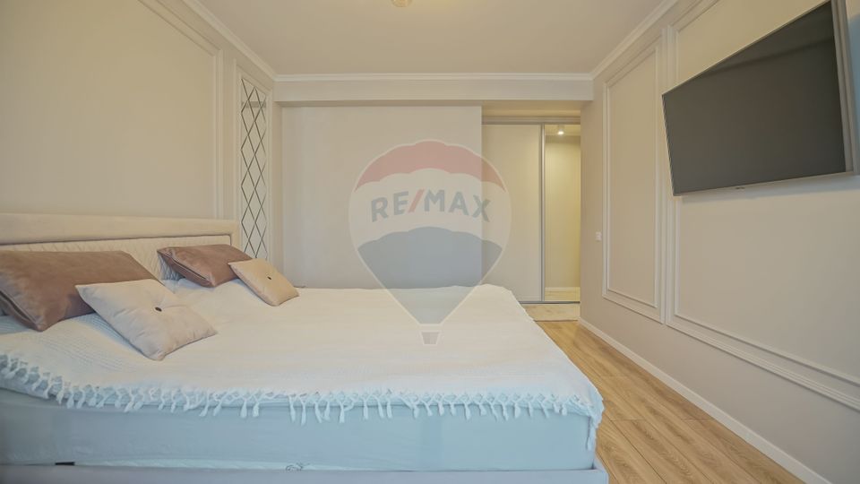 Apartament cu 3 camere de vânzare în zona Tractorul