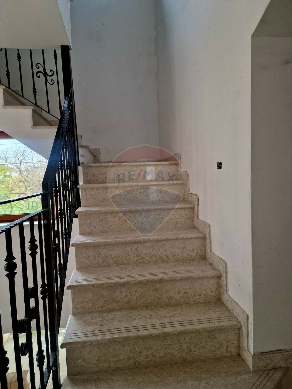 5 room House / Villa for sale, Darmanesti area