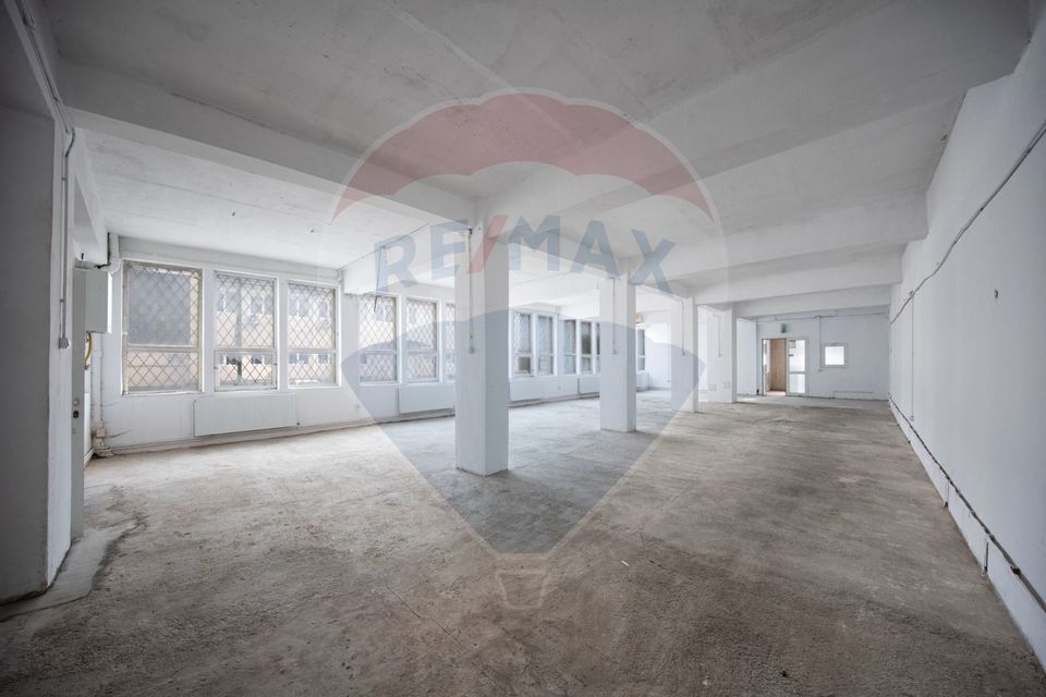 842sq.m Commercial Space for sale, Centrul Civic area