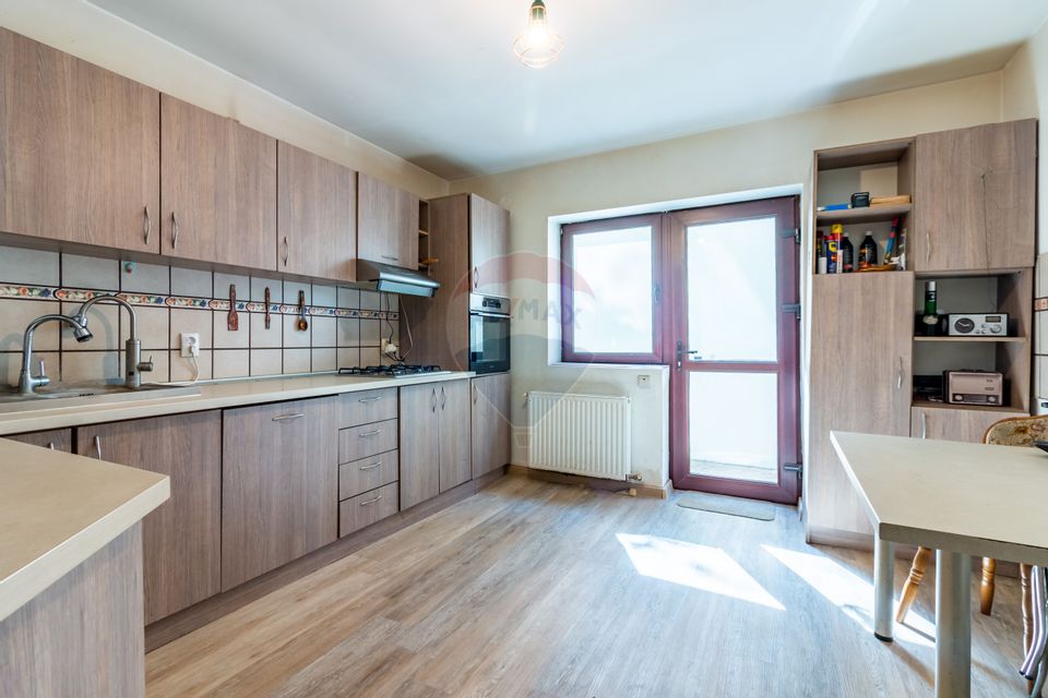 Casă / Vilă cu 5 camere de vânzare Popesti-Leordeni