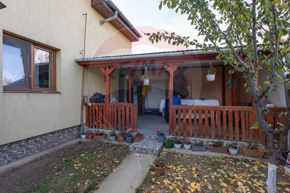 Casă / Vilă cu 6 camere de vânzare în zona Sagului