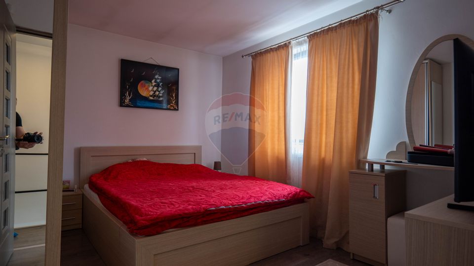 4 room House / Villa for sale, Exterior Est area