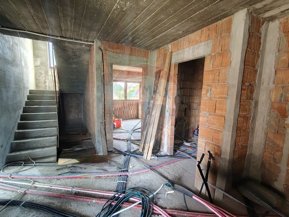 DE VÂNZARE – Casă cu etaj, Tămaia, Maramureș – aproape de Someș