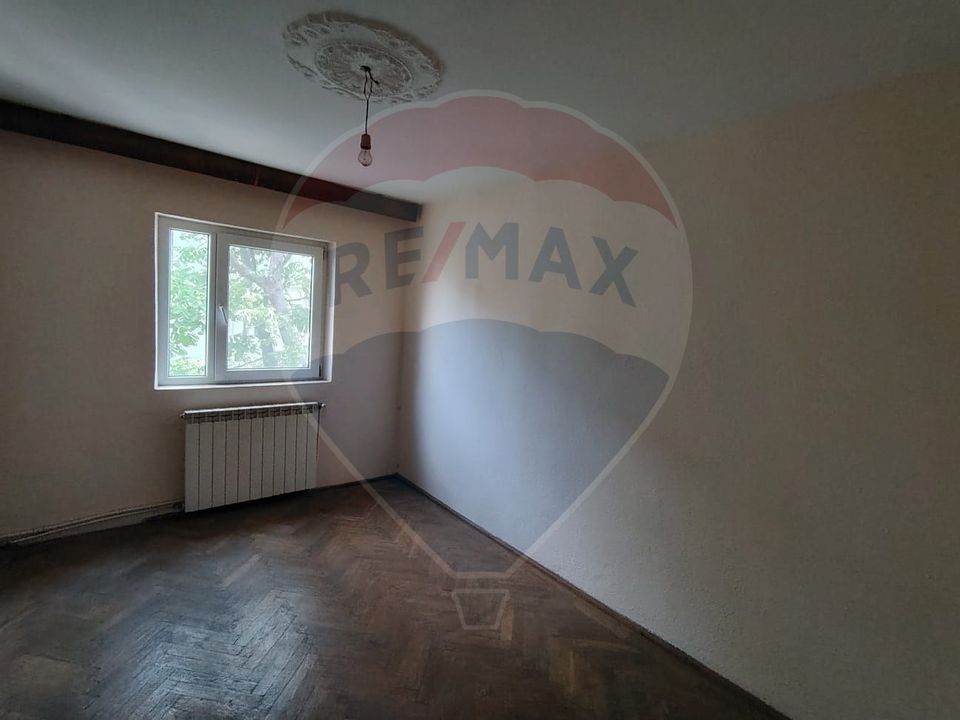 Apartament cu 3 camere str. Alexandru Vlahuta
