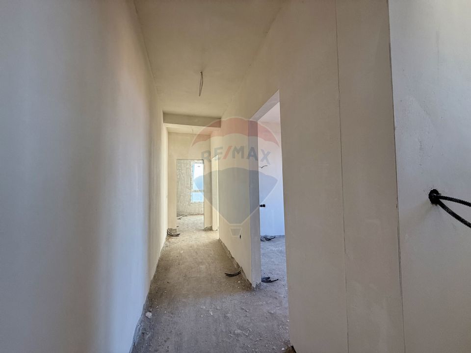 COMISION 0%-  Casă / Vilă cu 5 camere de vânzare semifinisata