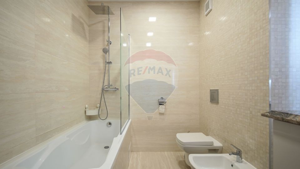 - REZERVAT -  Apartament Premium 4 Camere