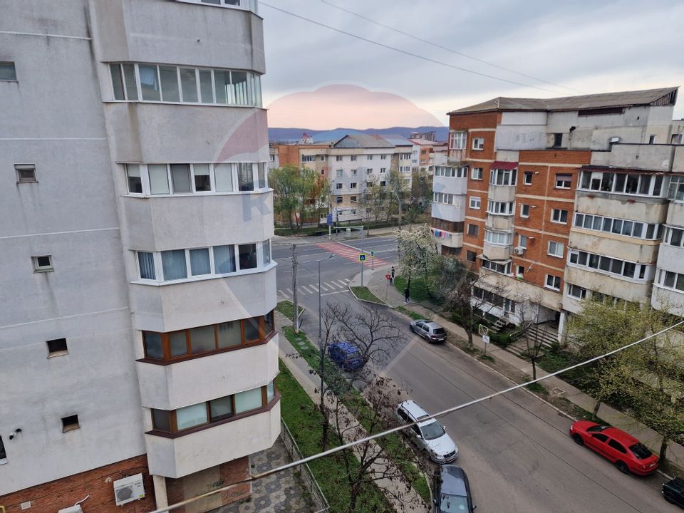 Apartament cu 3 camere de vânzare în zona Stefan cel Mare