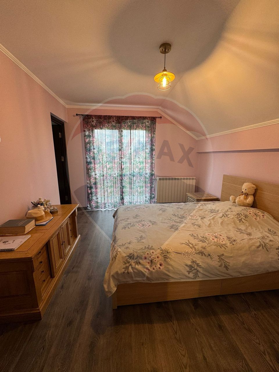 Casă / Vilă nouă cu 5 camere + casă bătranească renovată