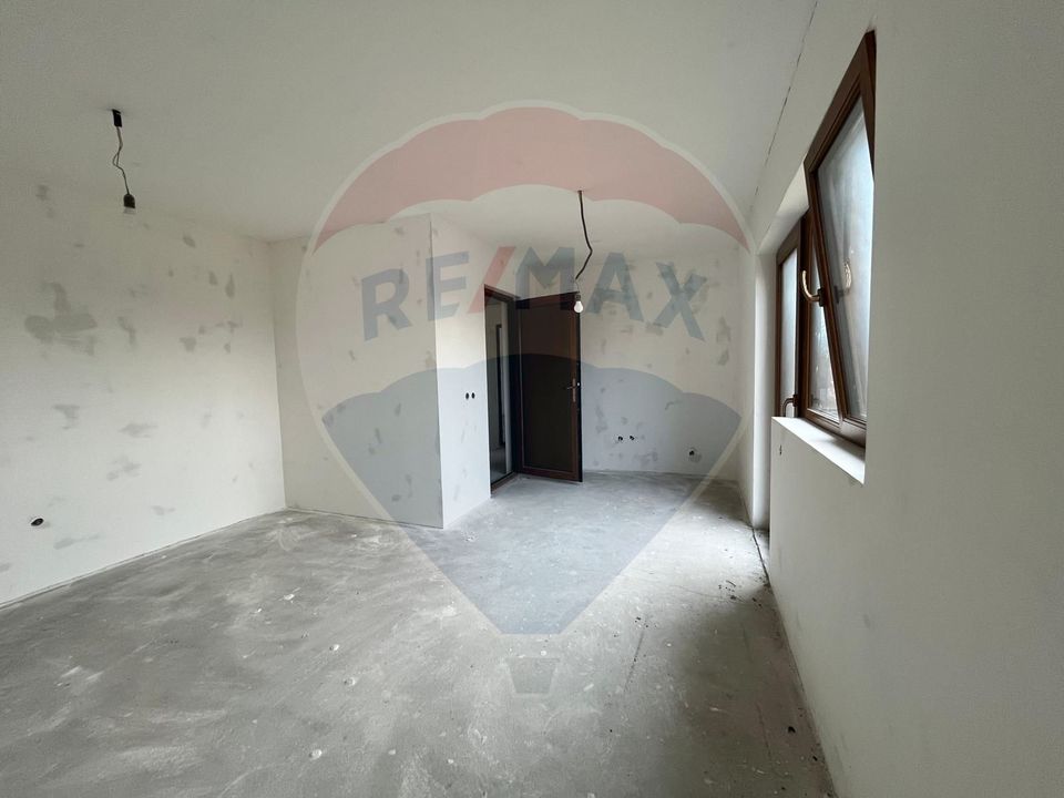 Investitie/Vanzare-  Vilă cu 5 camere la 45 minute de Bucuresti