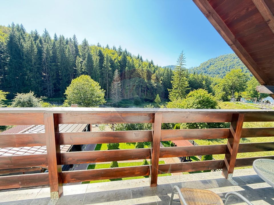 Pensiune cu 14 camere de vânzare Bucovina lângă pârtia Pojorata Malini