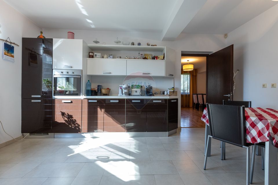 Vilă cu 7 camere de vânzare în zona Centrală Orașul  BUHUȘI