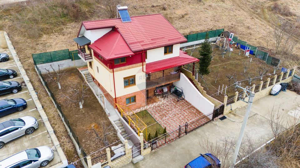 Apartament cu 3 camere de vânzare în zona Bucium