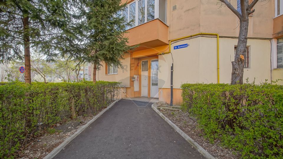 Apartament 2 camere de vânzare, cartier Tractorul, Str. Aluminiului