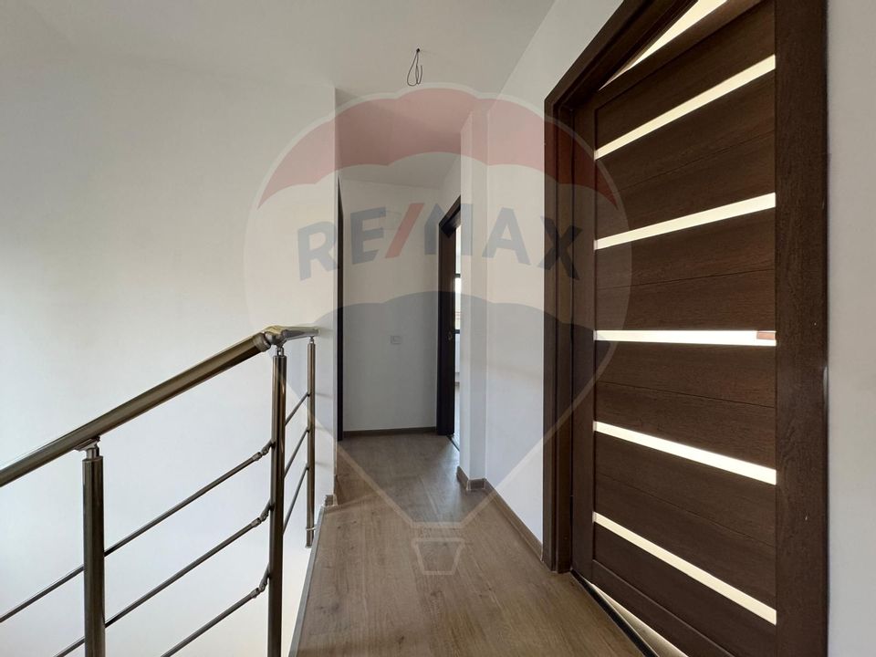 House / Villa with 4 rooms Domnesti