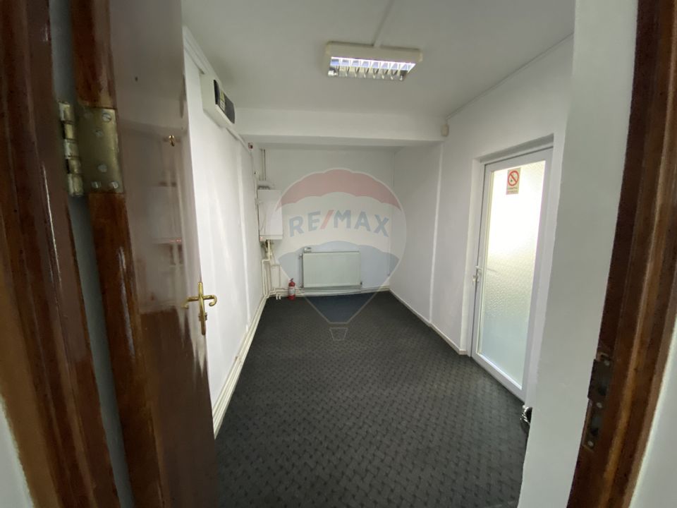 135sq.m Commercial Space for rent, Ultracentral area
