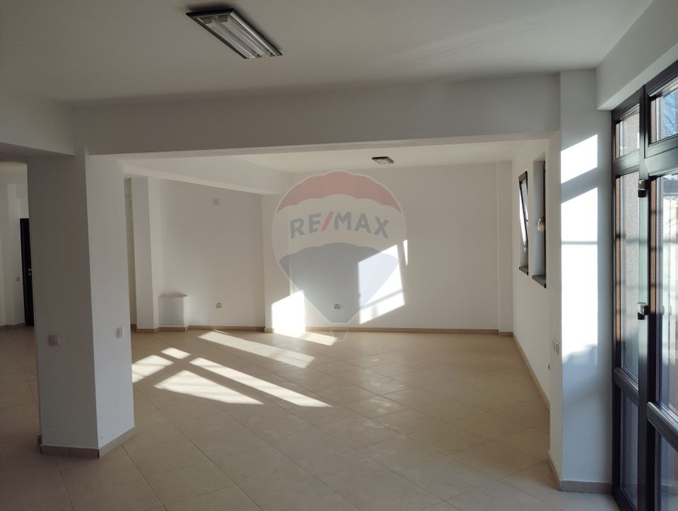 130sq.m Commercial Space for rent, Valea Adanca area