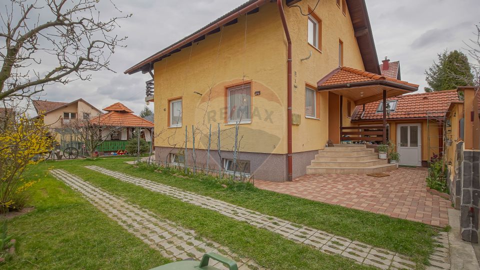 Vilă cu 6 camere de vânzare în zona Primaverii, Râșnov - Comision 0