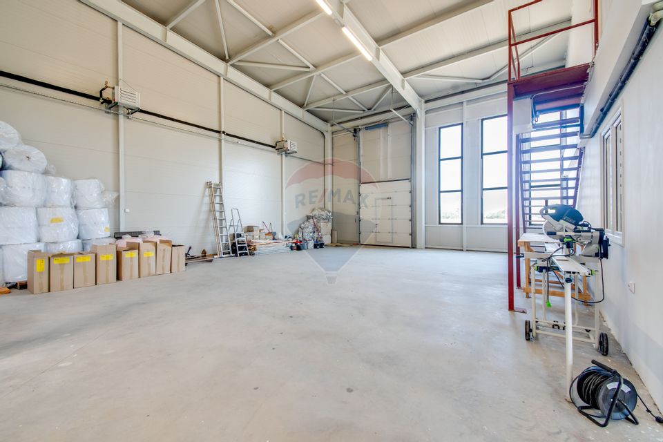 Hala de vanzare, 600 mp constructie, 7000 mp teren, Racari Dambovita