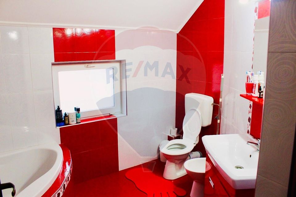 Casă / Vilă cu 6 camere de vânzare în zona Oncea