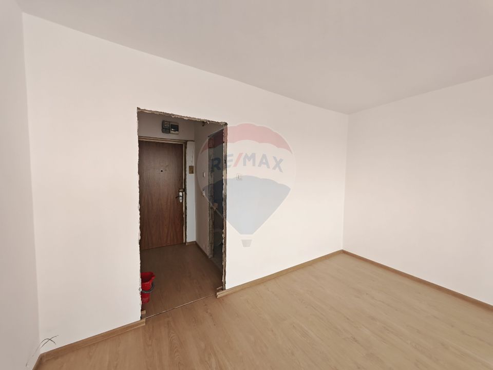 Garsoniera de vanzare metrou Favorit