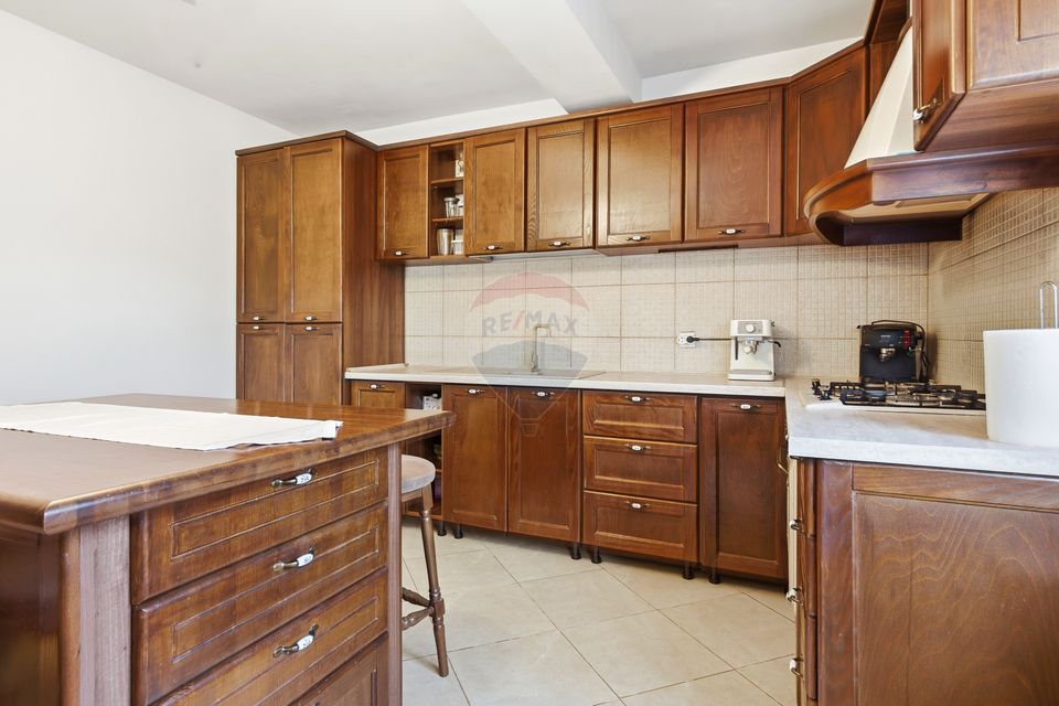 Casă/Vilă de Vânzare cu 5 camere,  Teren 757mp - Iasi - Hlincea