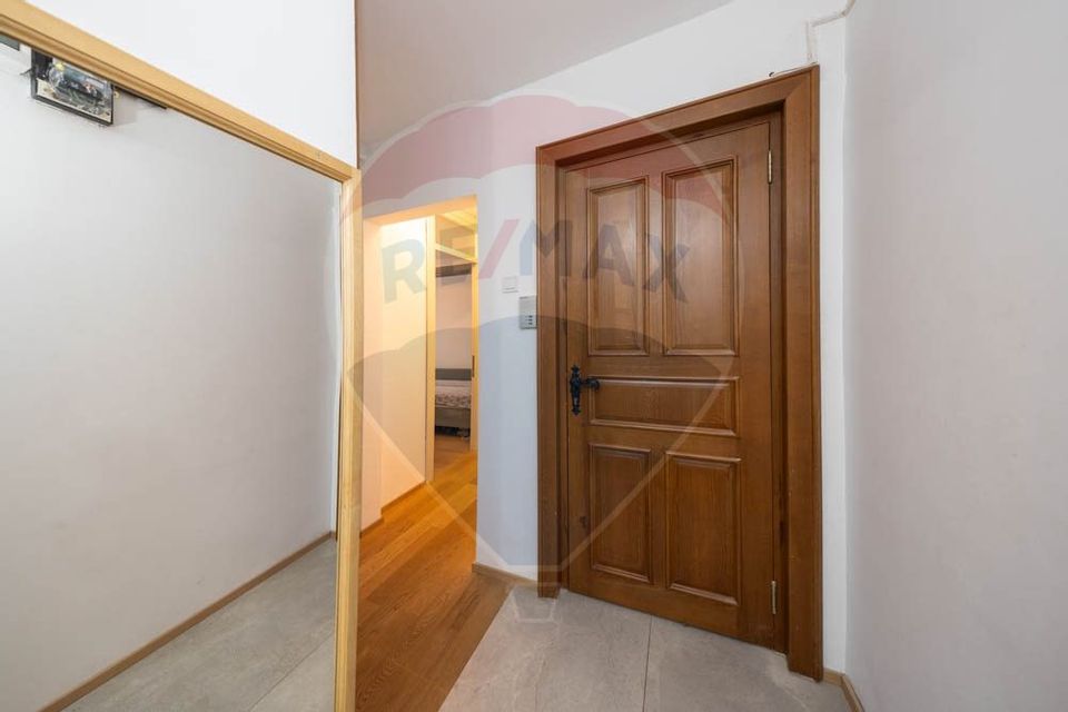 Apartament cu 3 camere de vânzare în zona Racadau- Valea Cetatii