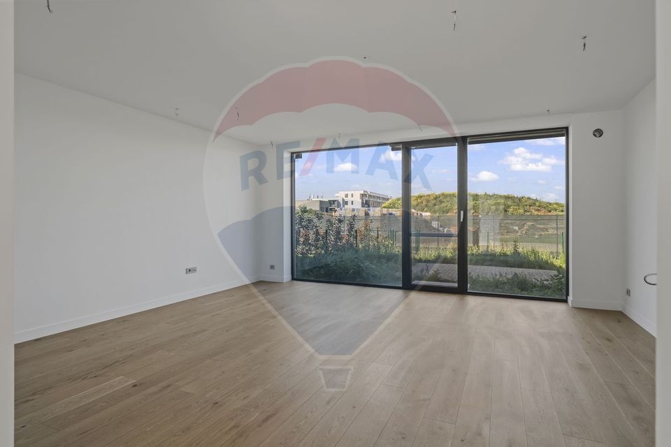 Modern villa with premium finishes, 5 rooms in Tunari - Amber Forest