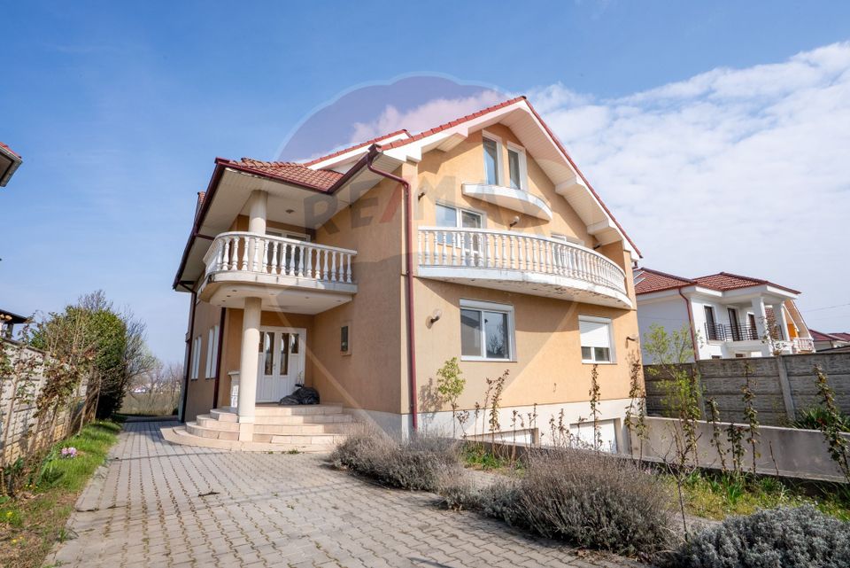 De vânzare Casă spațioasă cu teren 1.000 mp Beverly Hills, Sanmartin