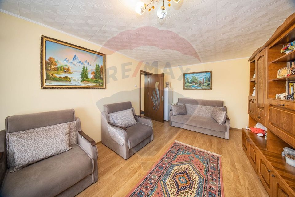 Apartament spațios cu două camere, decomandat