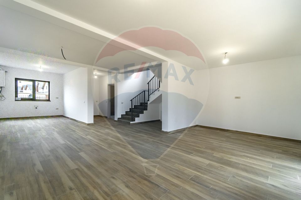 4 room House / Villa for sale