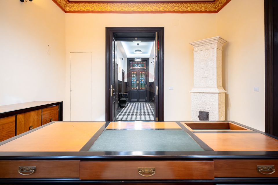 130 sqm Historic Property – Ideal for Living or Office