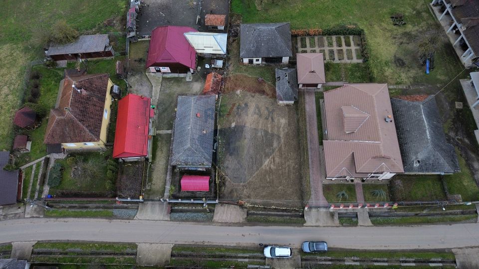 Constructie de caramida cu 3 camere de vânzare in centrul com. Salsig